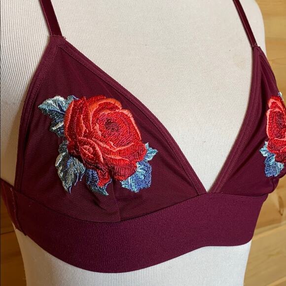 Victoria's Secret Lace Triangle Embroidered Roses - Picture 2 of 9